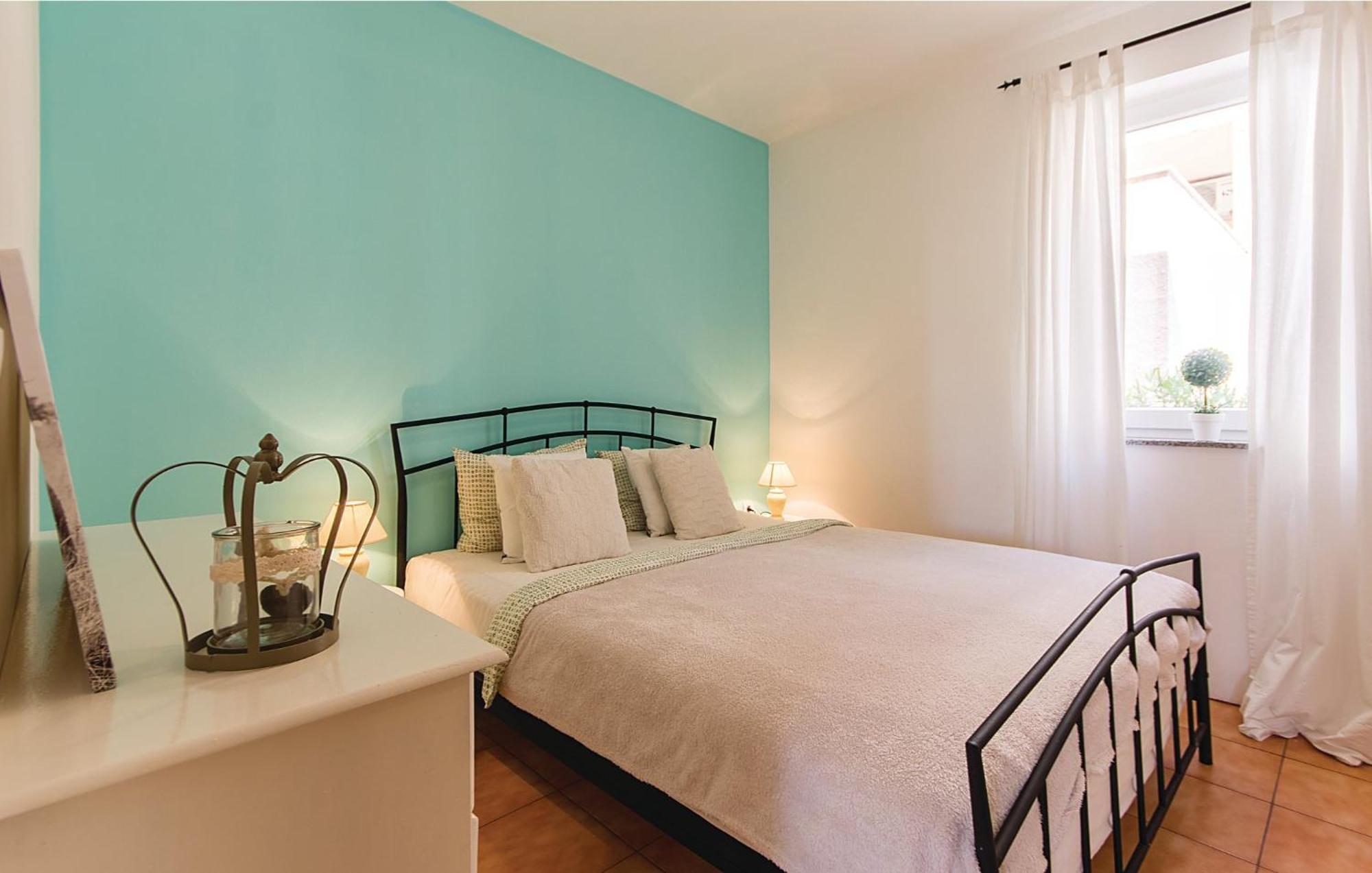 7 Bedroom Stunning Home In Liznjan Luaran gambar