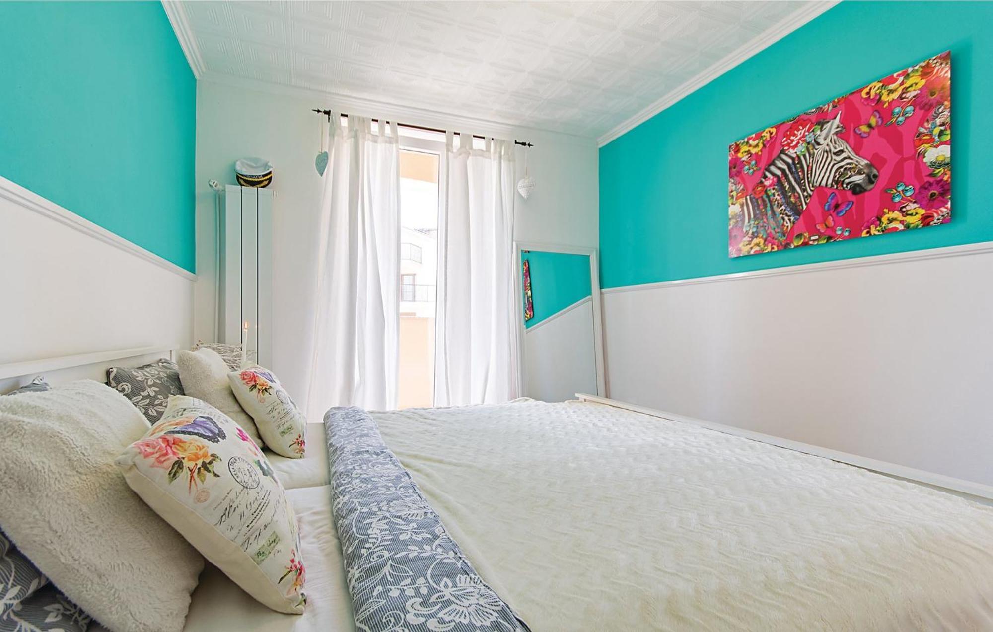 7 Bedroom Stunning Home In Liznjan Luaran gambar