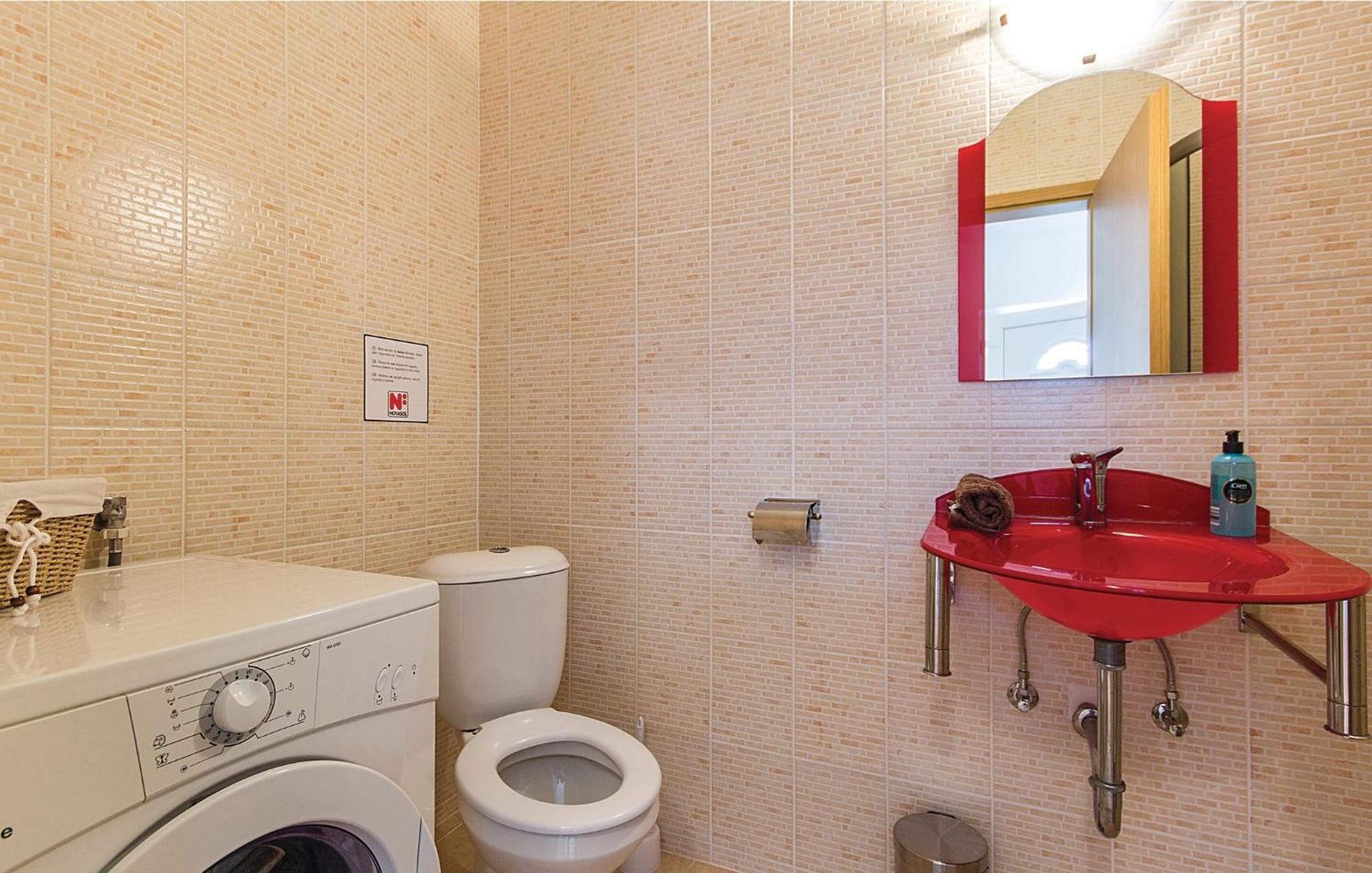 7 Bedroom Stunning Home In Liznjan Luaran gambar