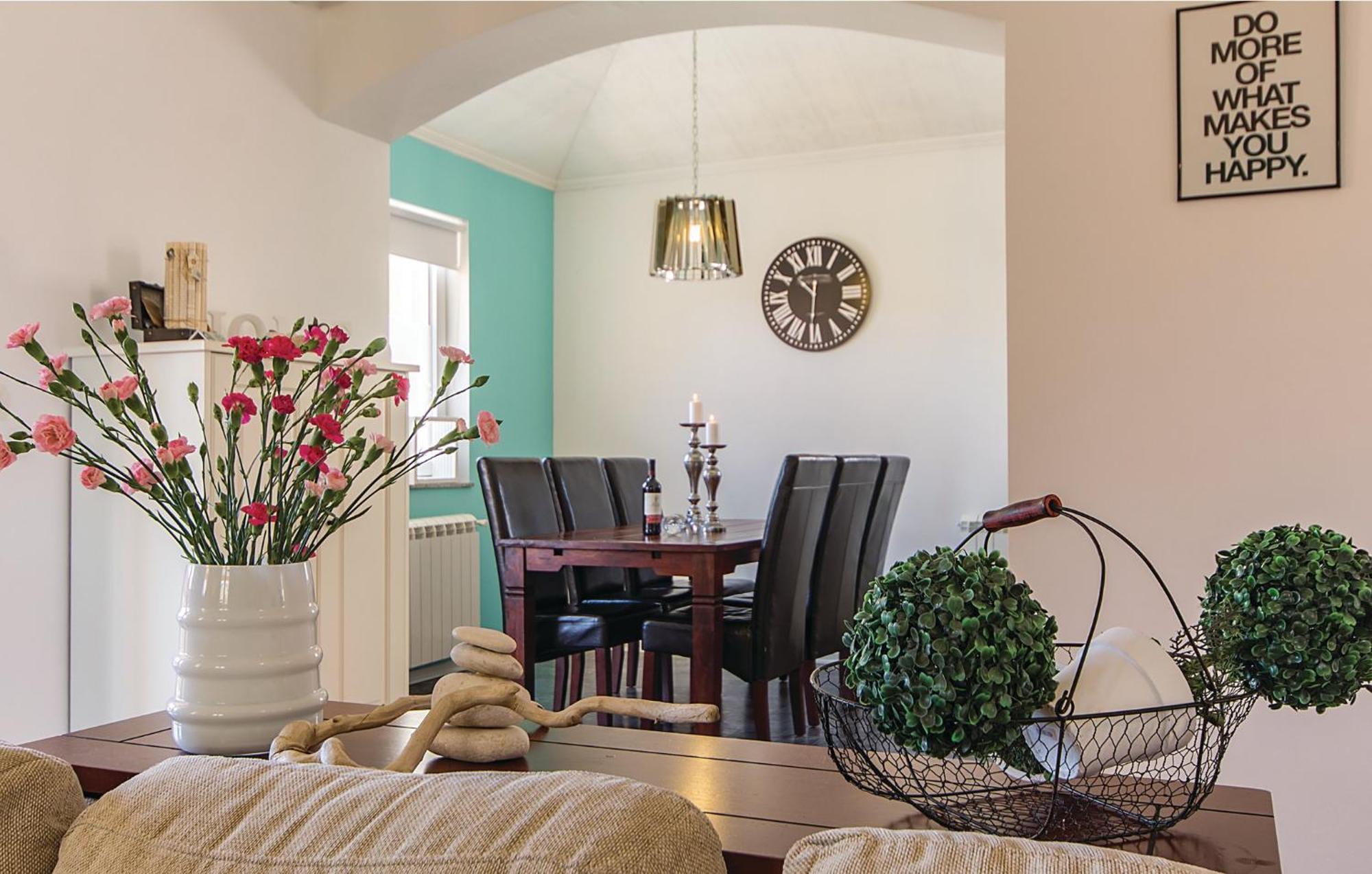 7 Bedroom Stunning Home In Liznjan Luaran gambar