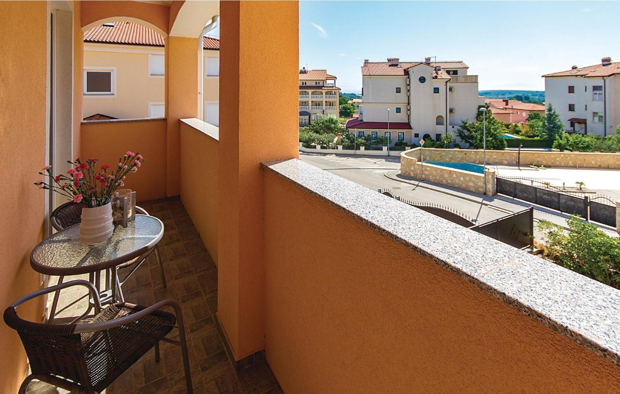 7 Bedroom Stunning Home In Liznjan Luaran gambar