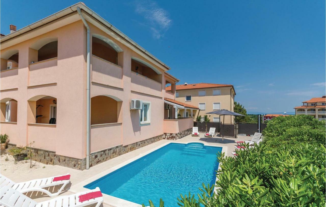 7 Bedroom Stunning Home In Liznjan Luaran gambar